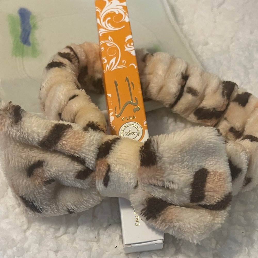 Yara Perfume and Orange and White tiger print hair and